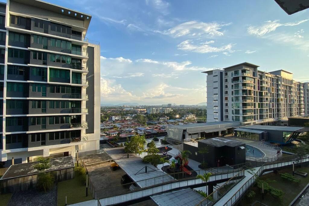 8Pax Cozy Home Stay Jazz Suites 1 Vivacity Kuching Sarawak 3Br Екстериор снимка