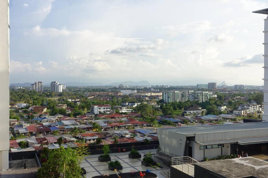 8Pax Cozy Home Stay Jazz Suites 1 Vivacity Kuching Sarawak 3Br Екстериор снимка
