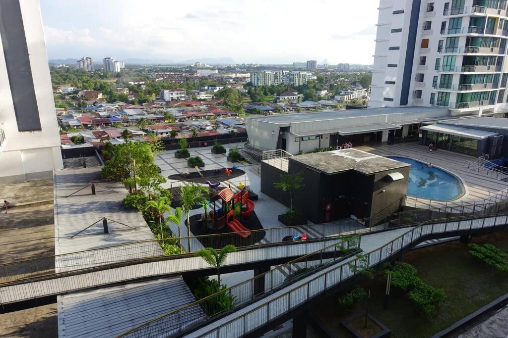 8Pax Cozy Home Stay Jazz Suites 1 Vivacity Kuching Sarawak 3Br Екстериор снимка
