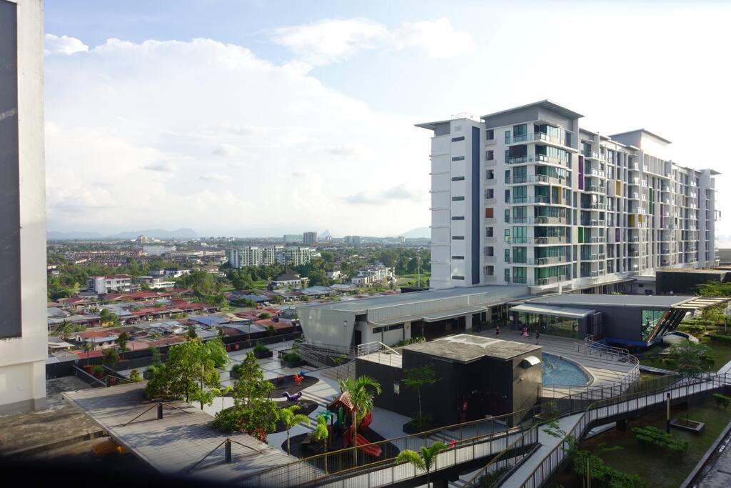 8Pax Cozy Home Stay Jazz Suites 1 Vivacity Kuching Sarawak 3Br Екстериор снимка